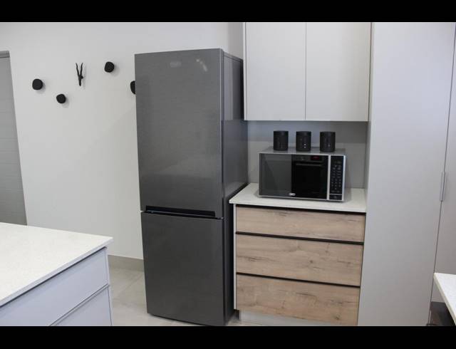 2 BEDROOM APARTMENT TO LET IN GEORGE CENTRAL
